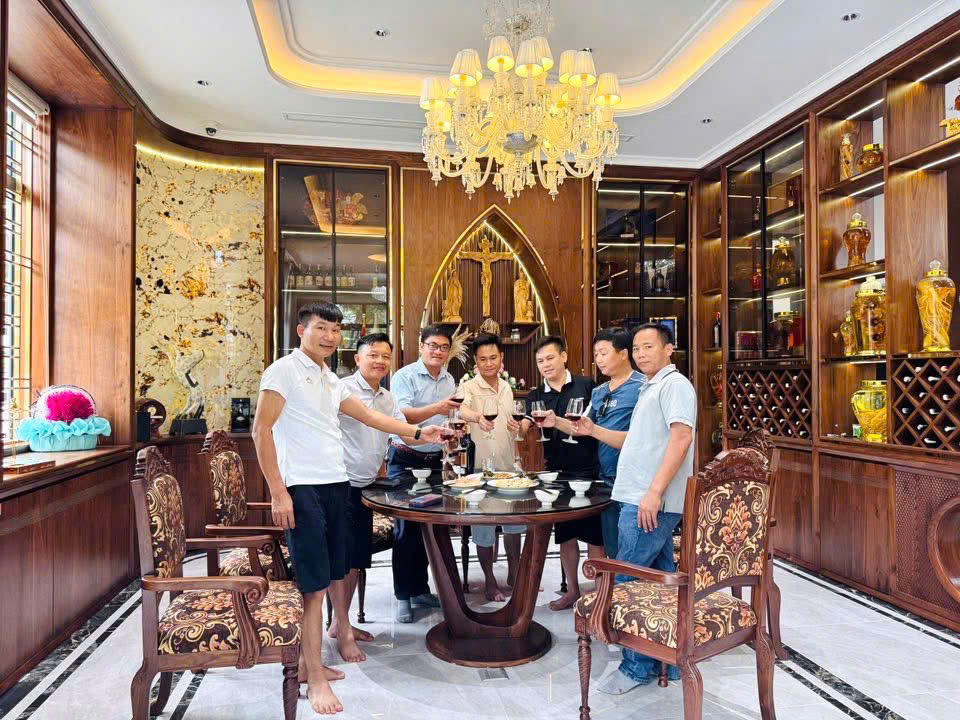 Nội Thất Gỗ Óc Chó Siêu Vip